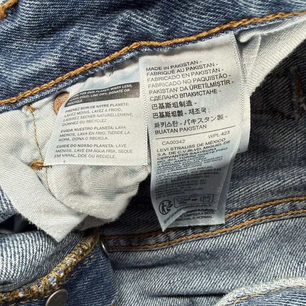 Levis 501 Jeans Men's 36 x 32 Button fly Denim Medium Wash
